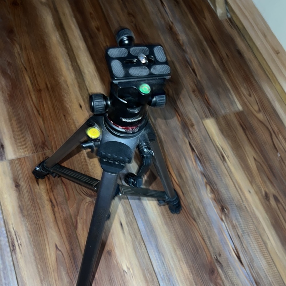 Neewer tripod - Picture 2 of 4